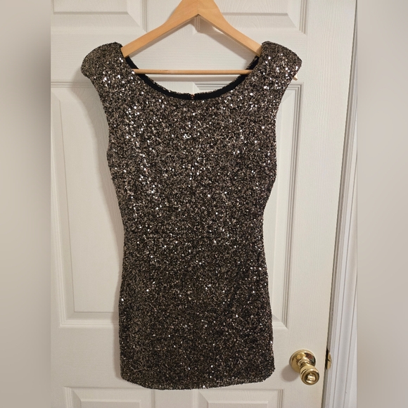 MinkPink Elegant Sequin Dress in Black and Gold Mini Size Large READ CONDITION - Picture 1 of 9